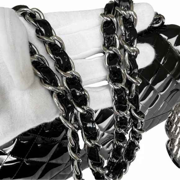 CHANEL Classic Maxi Single Flap Patent Leather • BLACK • Silver-Tone Hardware - Picture 15 of 16